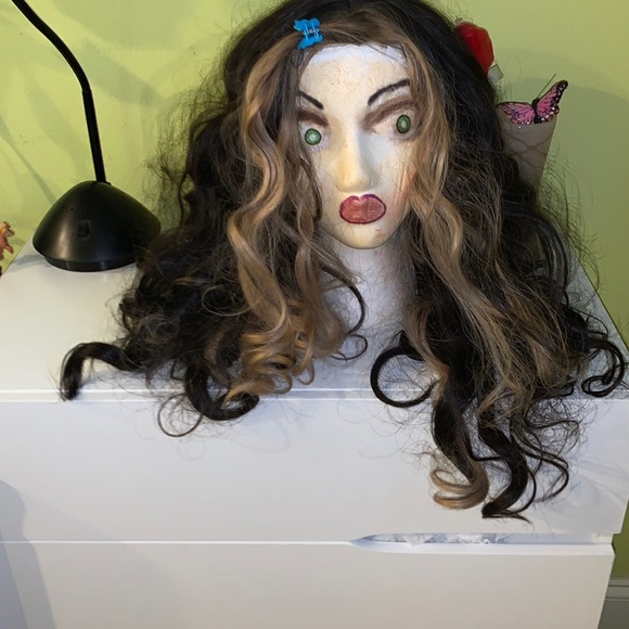 Dark brown wavy synthetic hair w/ face frame blonde - Picture 4 of 6